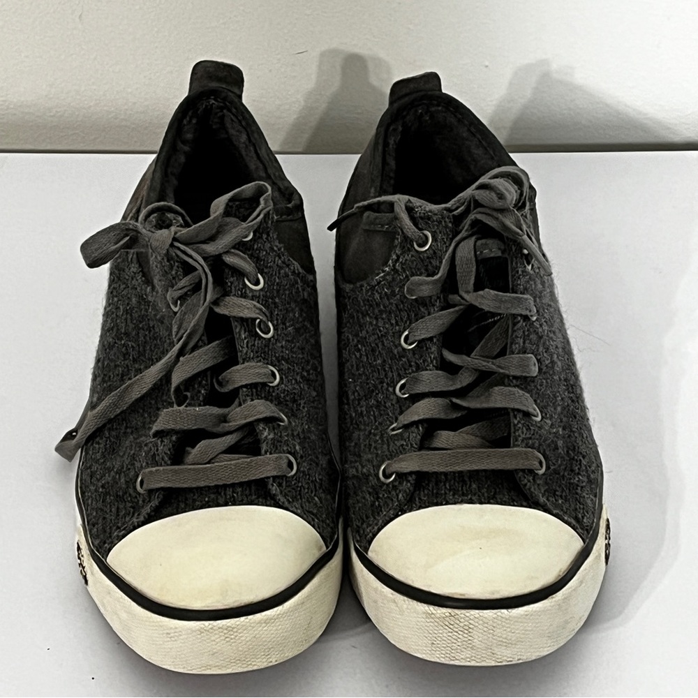 UGG Evera Lace Up Low Top Dark Grey Sneakers Women's 10